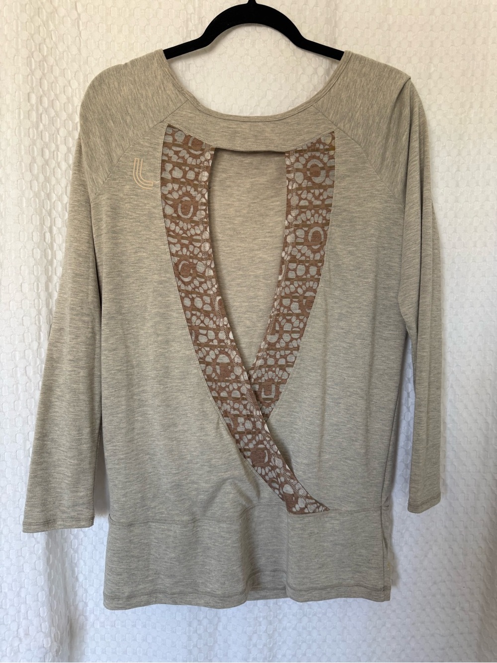 Lolë Open Back Yoga Top Small Greige Long Sleeve Stretch Athleisure Activewear - Picture 4 of 8